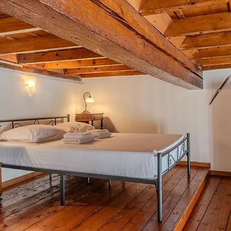 Lägenhet Degli Estensi - In Centro Storico Con Jacuzzi Ferrara