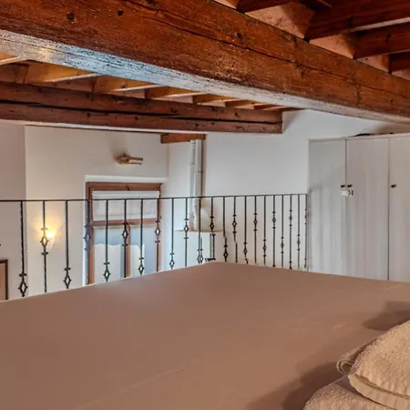 Lägenhet Degli Estensi - In Centro Storico Con Jacuzzi *