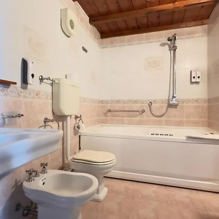 Degli Estensi - In Centro Storico Con Jacuzzi Lägenhet Ferrara