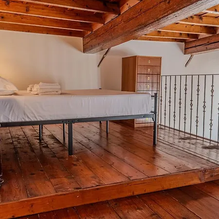 Lägenhet Degli Estensi - In Centro Storico Con Jacuzzi