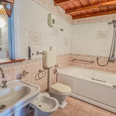Degli Estensi - In Centro Storico Con Jacuzzi Lägenhet Ferrara