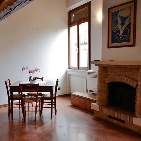 Degli Estensi - Jacuzzi & Parking Apartment *