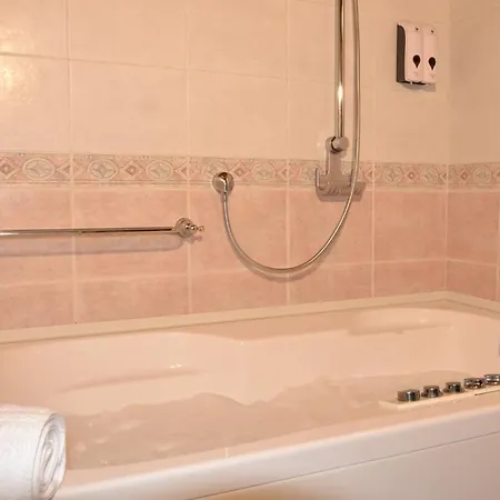 Apartment Degli Estensi - Jacuzzi & Parking *