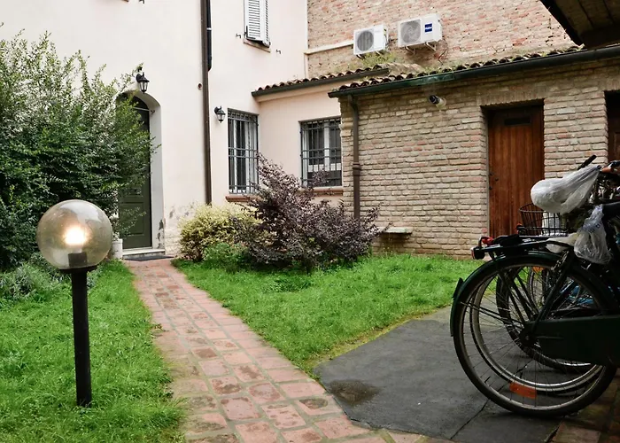 Degli Estensi - In Centro Storico Con Jacuzzi Apartment