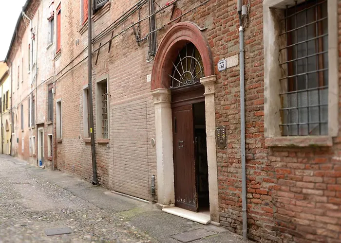 Degli Estensi - In Centro Storico Con Jacuzzi