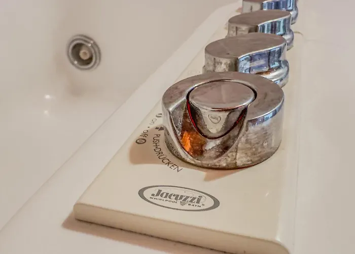 Degli Estensi - In Centro Storico Con Jacuzzi Ferrara