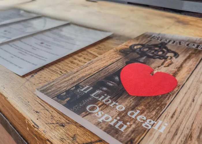 Degli Estensi - In Centro Storico Con Jacuzzi Apartmán